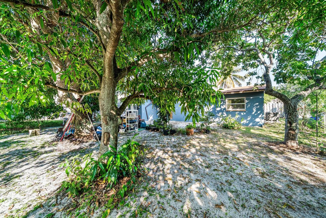 For Sale: $350,000 (4 beds, 2 baths, 1080 Square Feet)