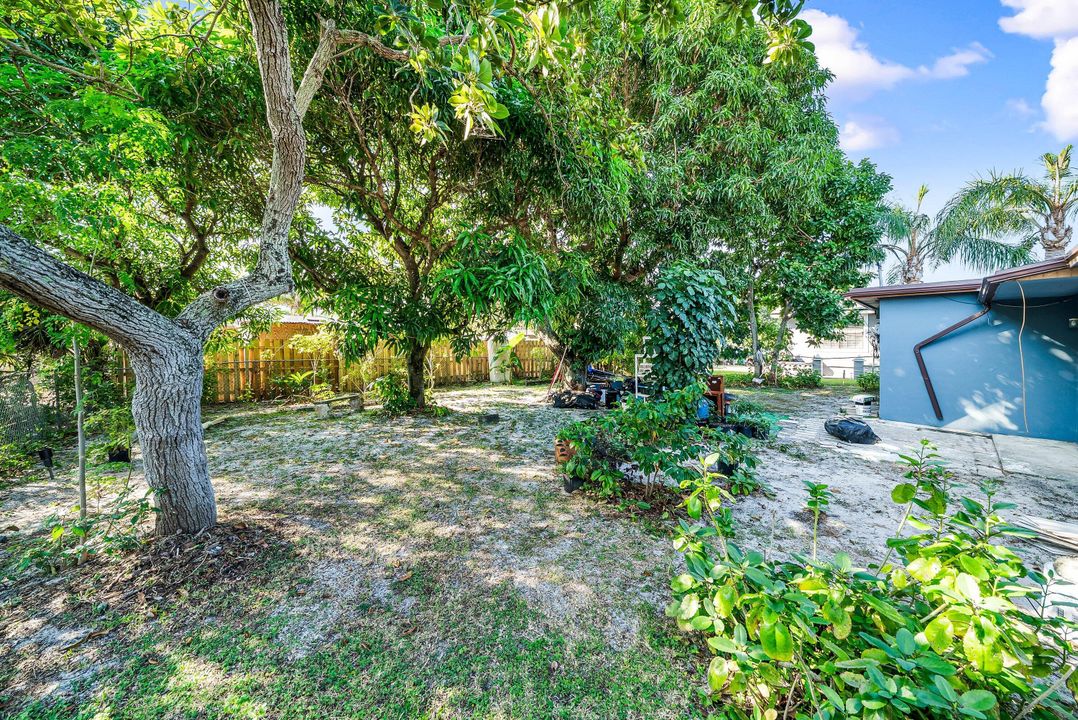 For Sale: $350,000 (4 beds, 2 baths, 1080 Square Feet)