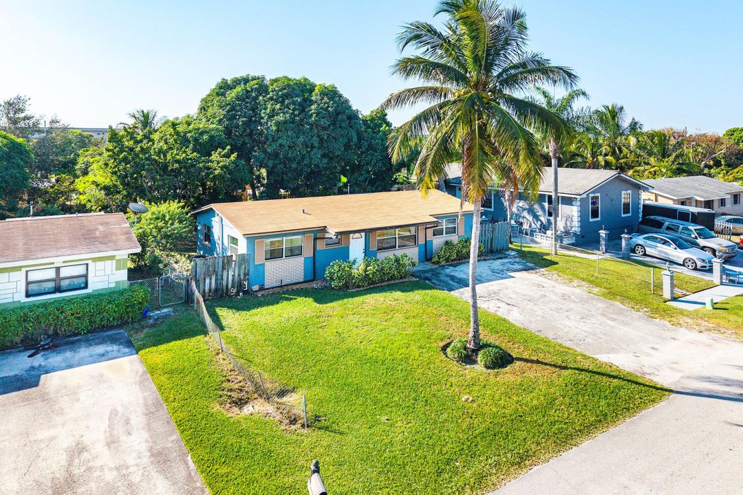 For Sale: $350,000 (4 beds, 2 baths, 1080 Square Feet)