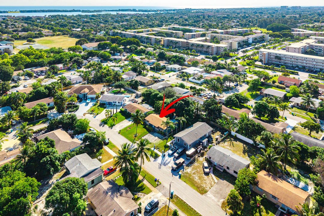 For Sale: $350,000 (4 beds, 2 baths, 1080 Square Feet)