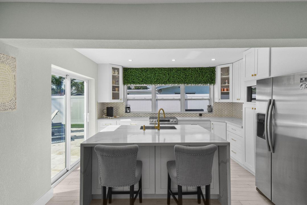 For Sale: $949,000 (4 beds, 3 baths, 1963 Square Feet)