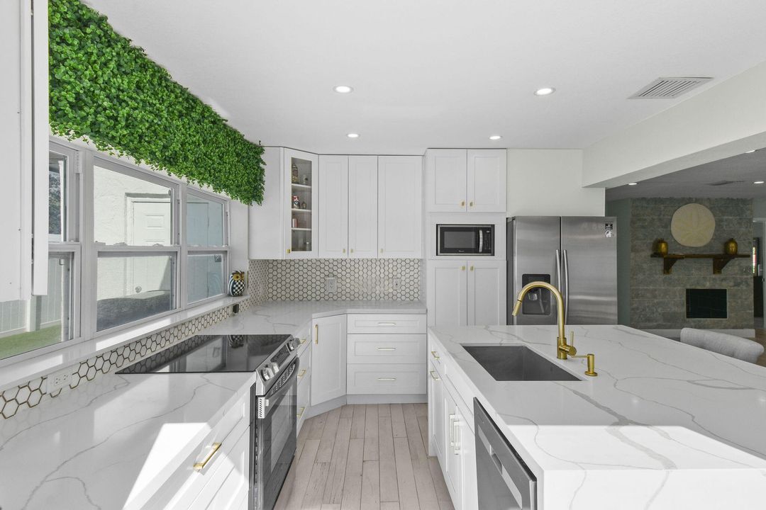 For Sale: $949,000 (4 beds, 3 baths, 1963 Square Feet)