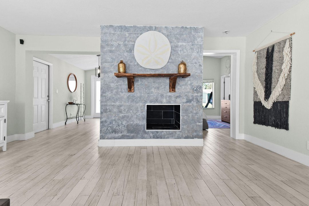 For Sale: $949,000 (4 beds, 3 baths, 1963 Square Feet)