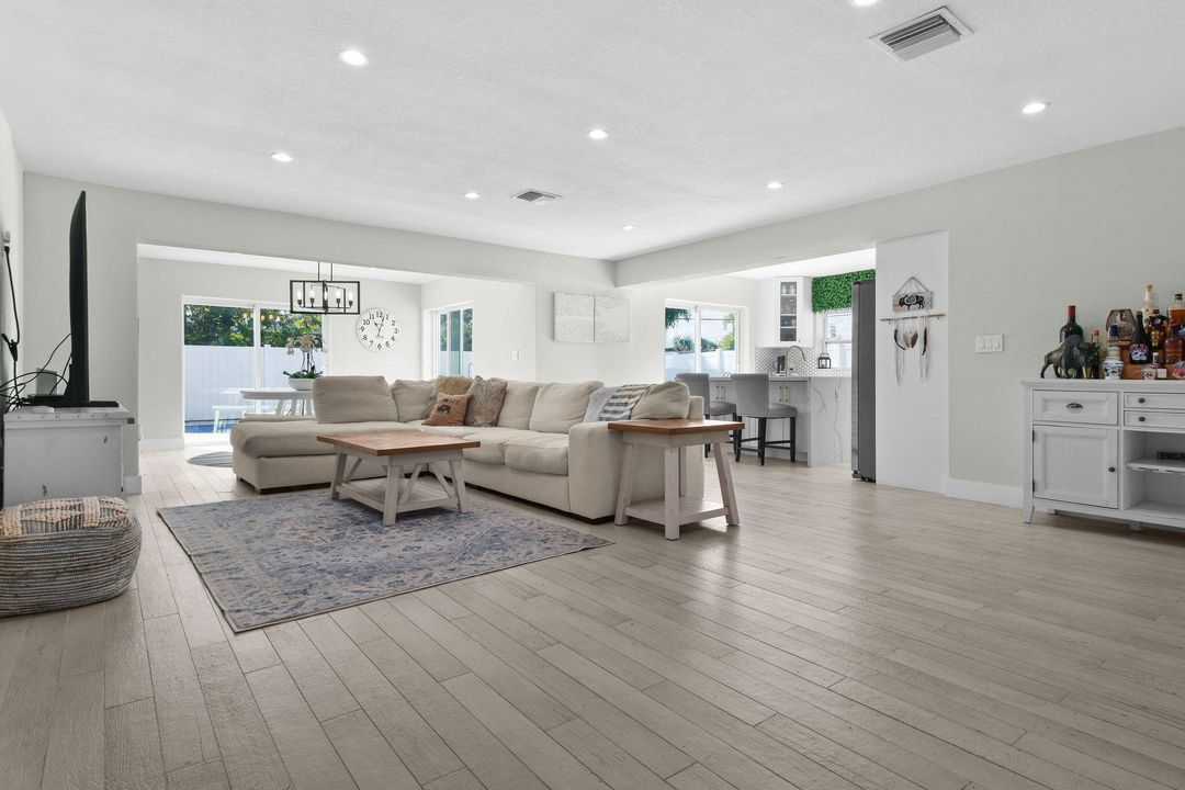 For Sale: $949,000 (4 beds, 3 baths, 1963 Square Feet)