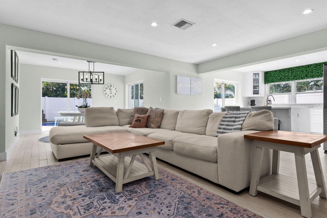 For Sale: $949,000 (4 beds, 3 baths, 1963 Square Feet)