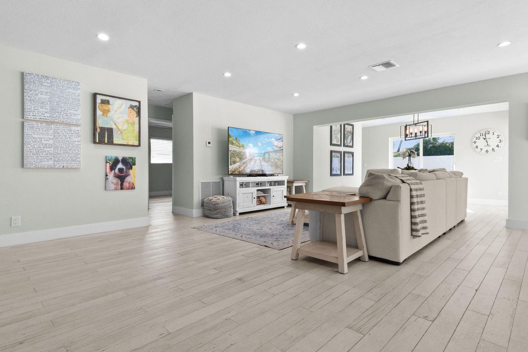 For Sale: $949,000 (4 beds, 3 baths, 1963 Square Feet)