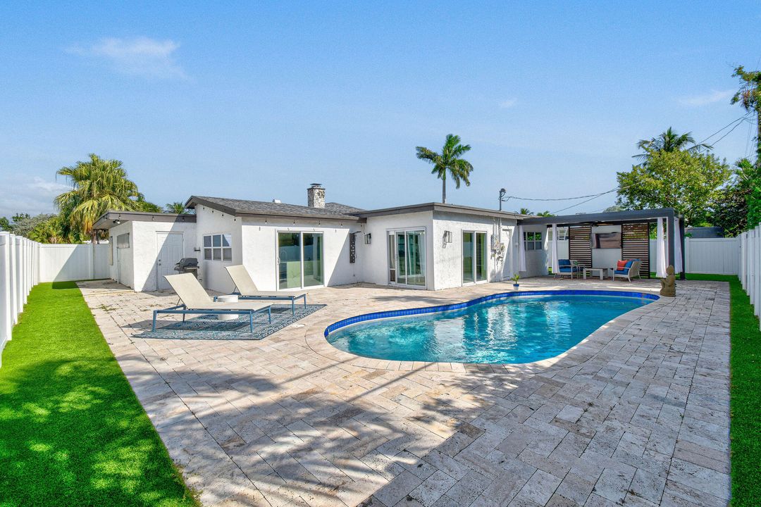 For Sale: $949,000 (4 beds, 3 baths, 1963 Square Feet)