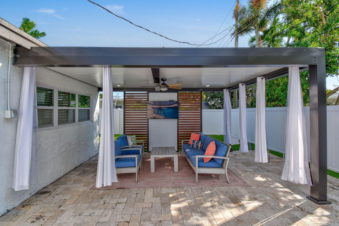 For Sale: $949,000 (4 beds, 3 baths, 1963 Square Feet)