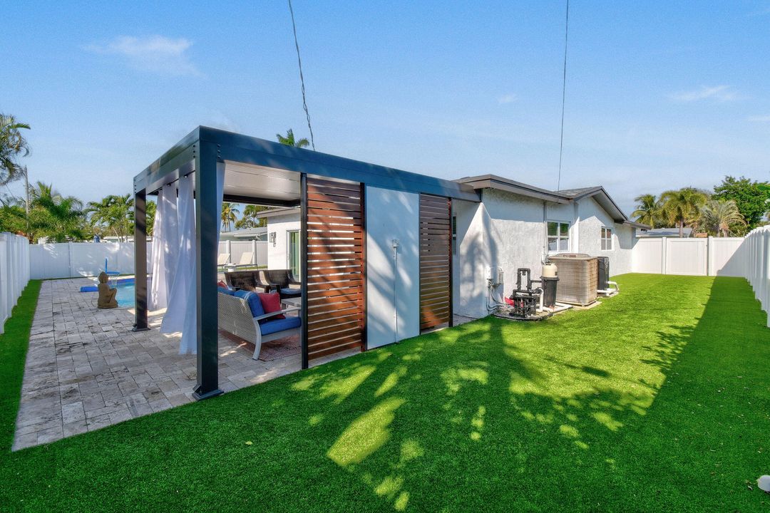 For Sale: $949,000 (4 beds, 3 baths, 1963 Square Feet)