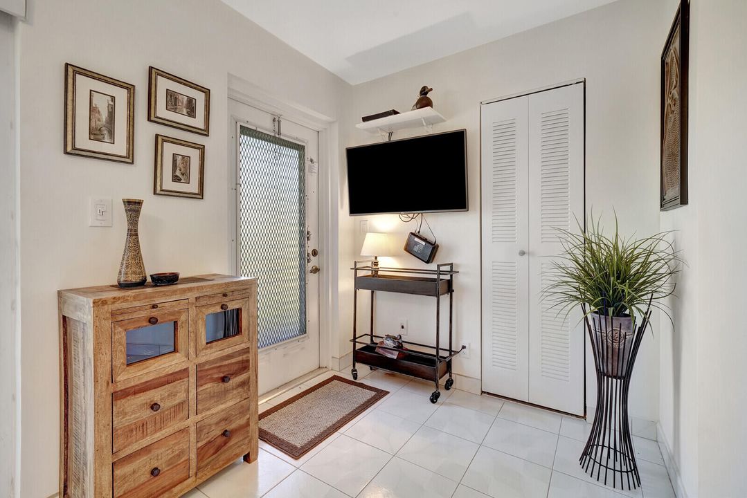 For Rent: $2,900 (2 beds, 2 baths, 852 Square Feet)