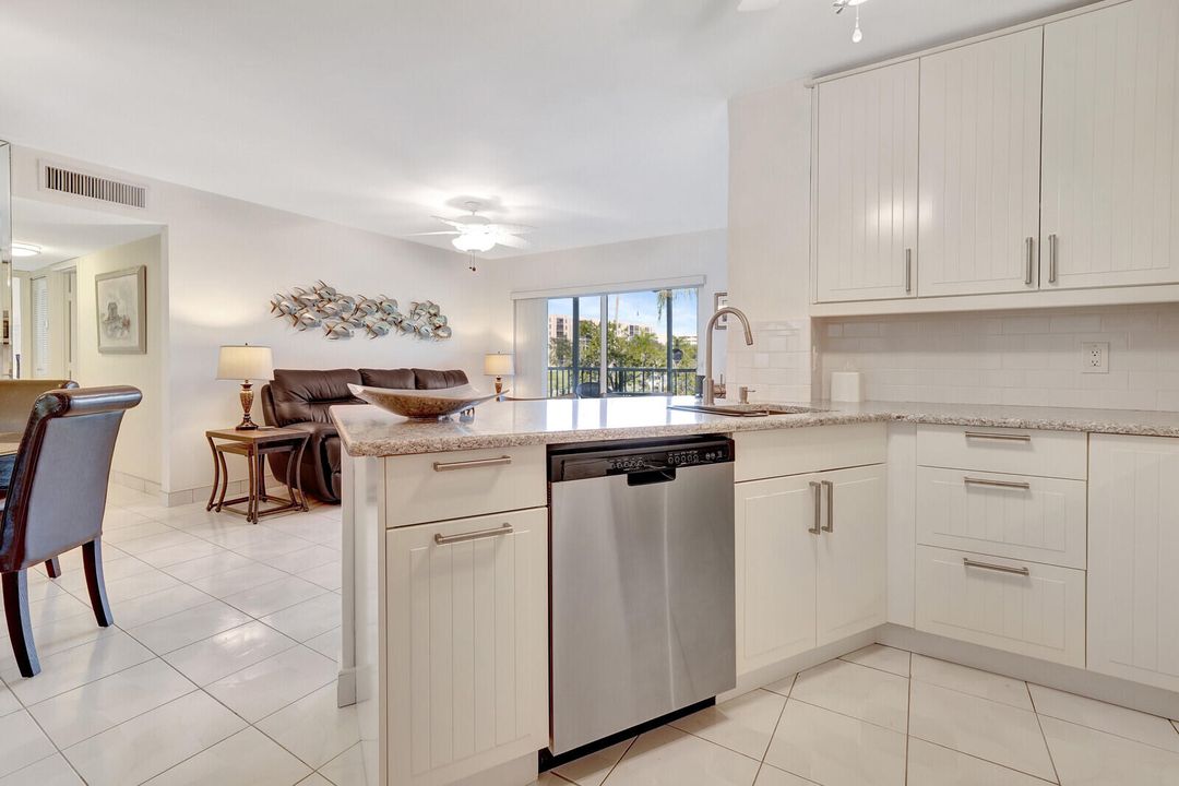 For Rent: $2,900 (2 beds, 2 baths, 852 Square Feet)