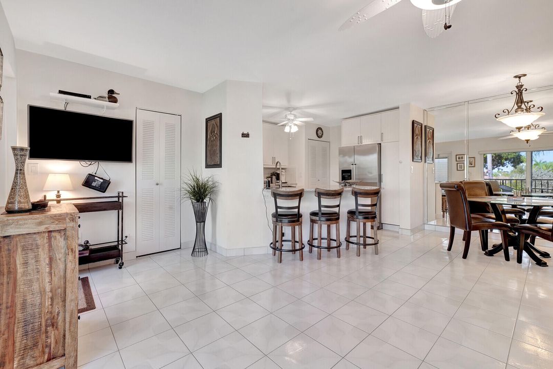 For Rent: $2,900 (2 beds, 2 baths, 852 Square Feet)