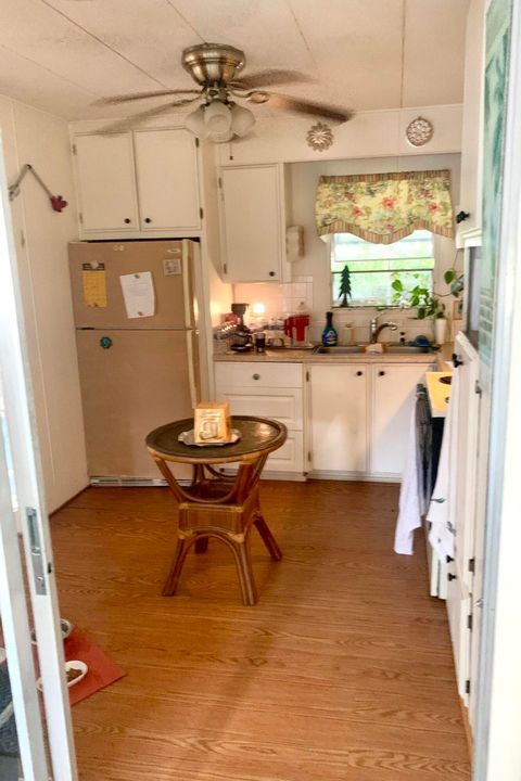 待售: $174,000 (2 贝兹, 1 浴室, 552 平方英尺)