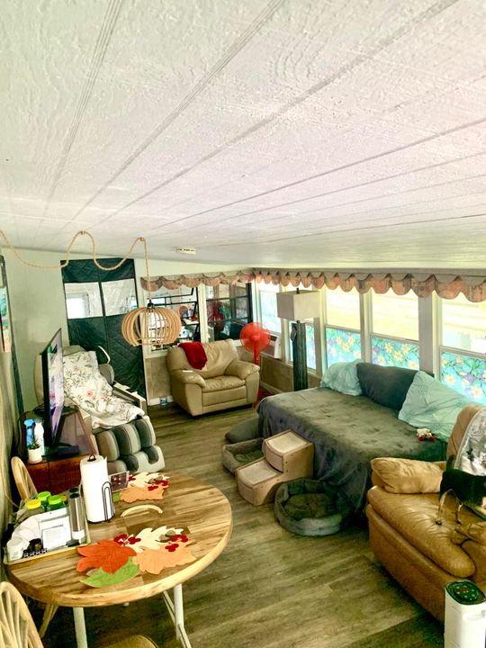 待售: $174,000 (2 贝兹, 1 浴室, 552 平方英尺)