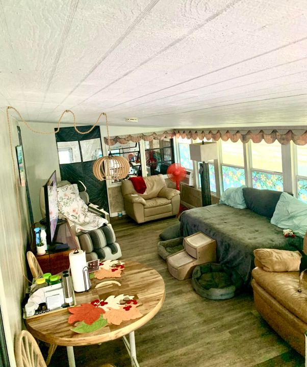 待售: $174,000 (2 贝兹, 1 浴室, 552 平方英尺)