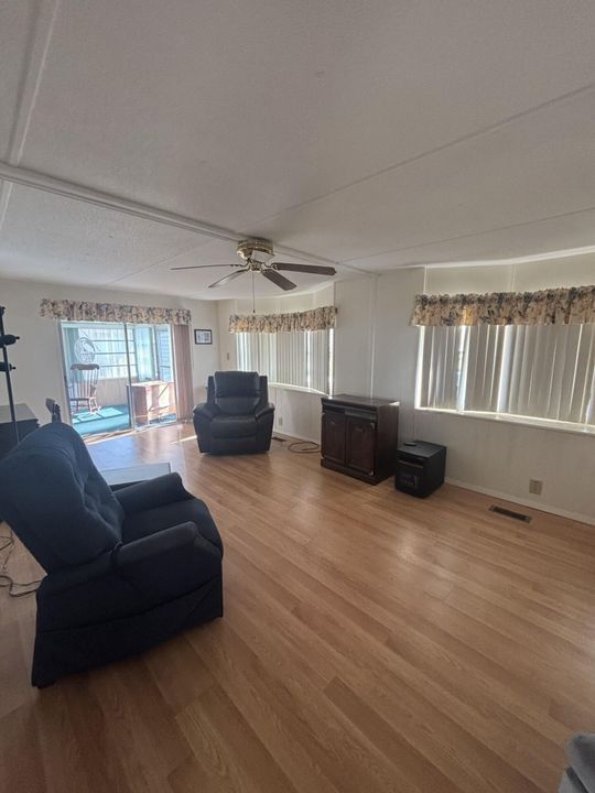 For Sale: $34,900 (2 beds, 2 baths, 1394 Square Feet)