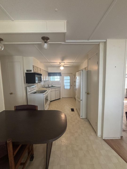 For Sale: $34,900 (2 beds, 2 baths, 1394 Square Feet)