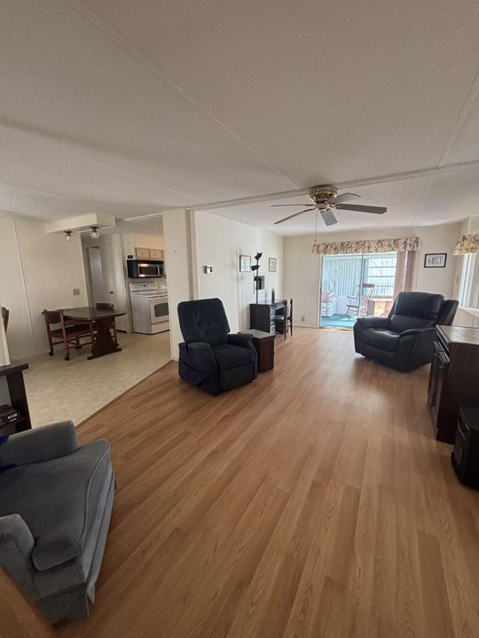 For Sale: $34,900 (2 beds, 2 baths, 1394 Square Feet)