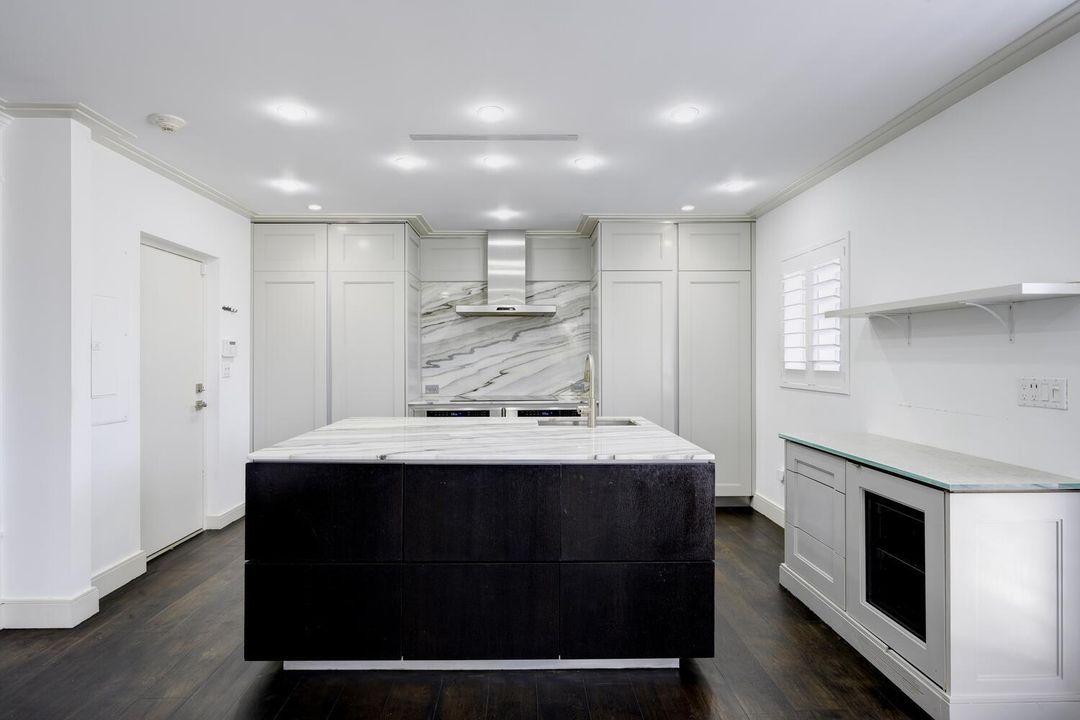 出租: $19,500 (2 贝兹, 2 浴室, 1686 平方英尺)