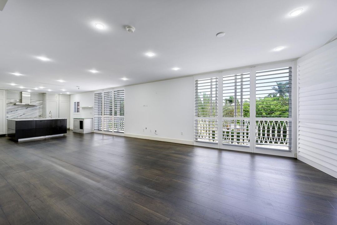 出租: $19,500 (2 贝兹, 2 浴室, 1686 平方英尺)