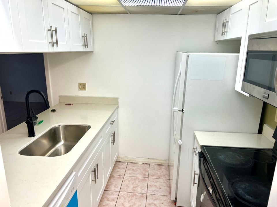 For Rent: $2,000 (2 beds, 2 baths, 800 Square Feet)