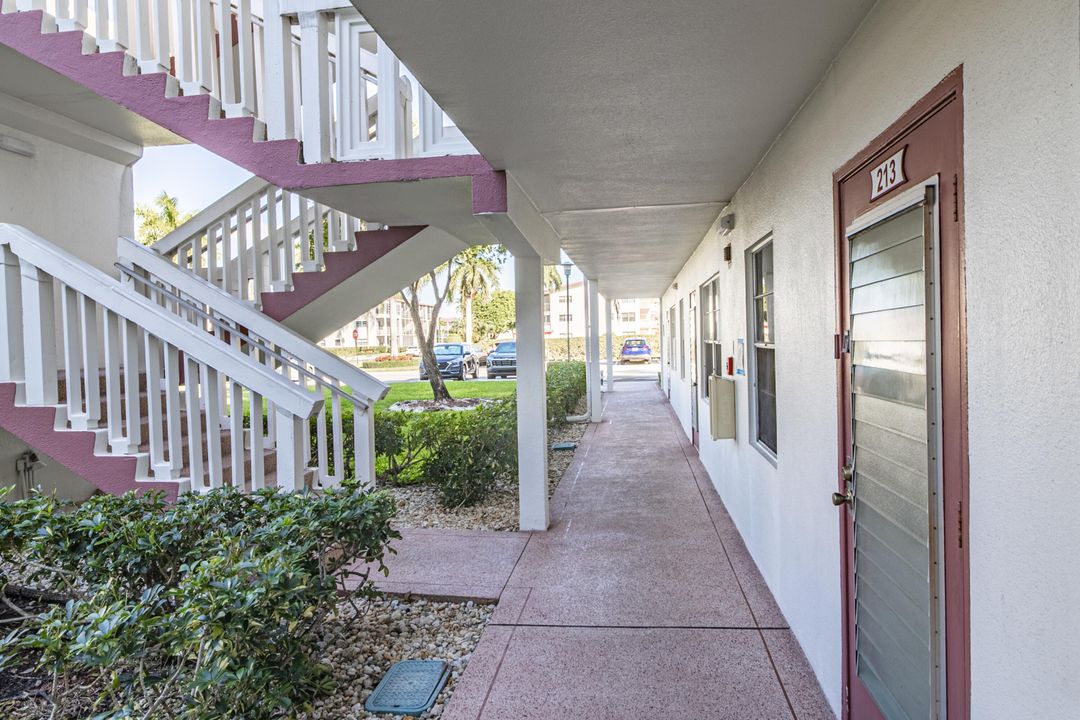 For Sale: $148,000 (2 beds, 1 baths, 835 Square Feet)