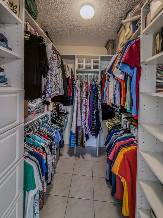 Active With Contract: $368,000 (3 beds, 2 baths, 1393 Square Feet)