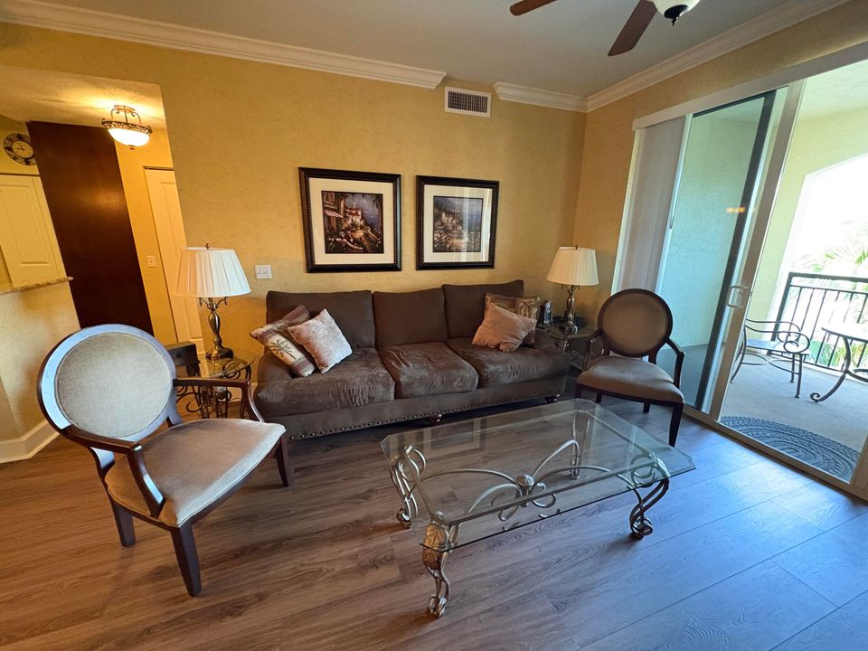 For Rent: $2,400 (2 beds, 2 baths, 1048 Square Feet)