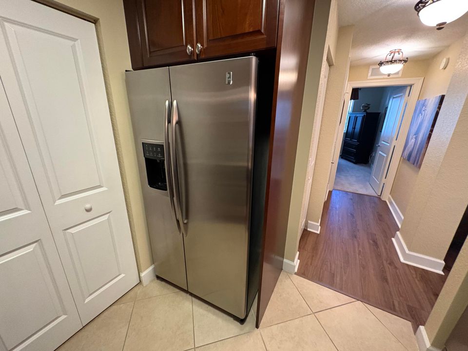 For Rent: $2,400 (2 beds, 2 baths, 1048 Square Feet)