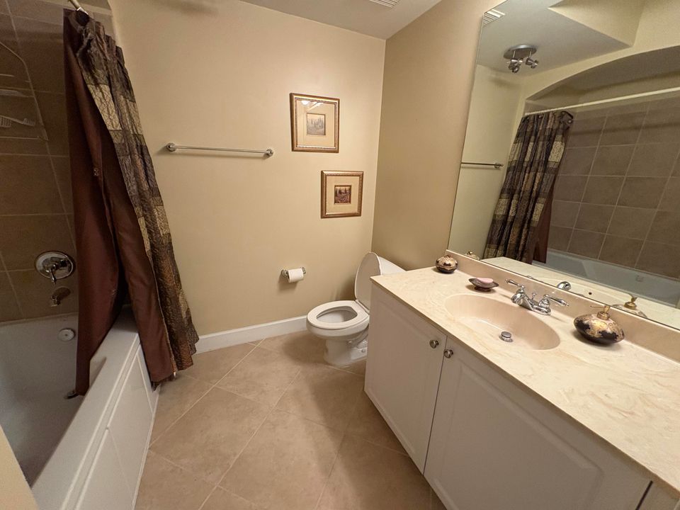 For Rent: $2,400 (2 beds, 2 baths, 1048 Square Feet)