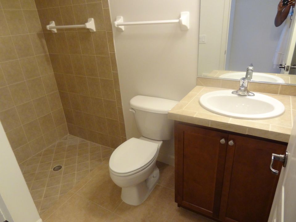 For Rent: $1,975 (4 beds, 3 baths, 1834 Square Feet)