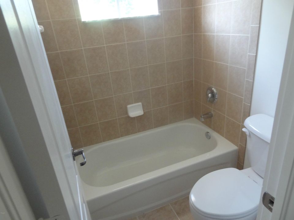 For Rent: $1,975 (4 beds, 3 baths, 1834 Square Feet)