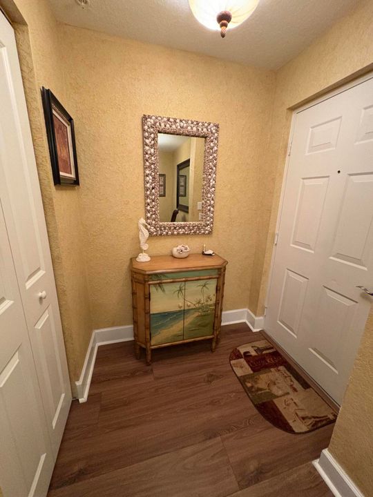 For Rent: $2,400 (2 beds, 2 baths, 1048 Square Feet)