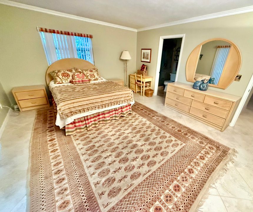 For Sale: $140,000 (1 beds, 1 baths, 750 Square Feet)