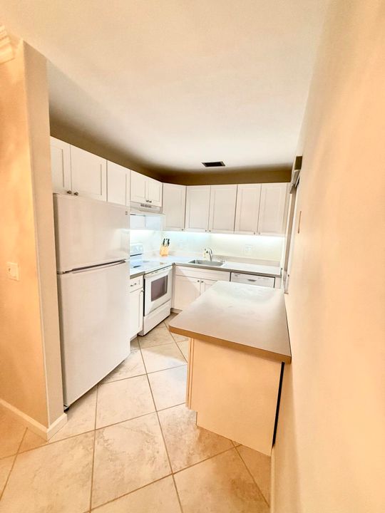 For Sale: $140,000 (1 beds, 1 baths, 750 Square Feet)