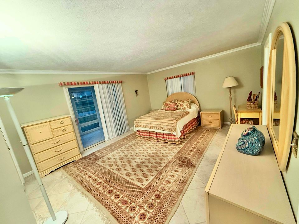 For Sale: $140,000 (1 beds, 1 baths, 750 Square Feet)