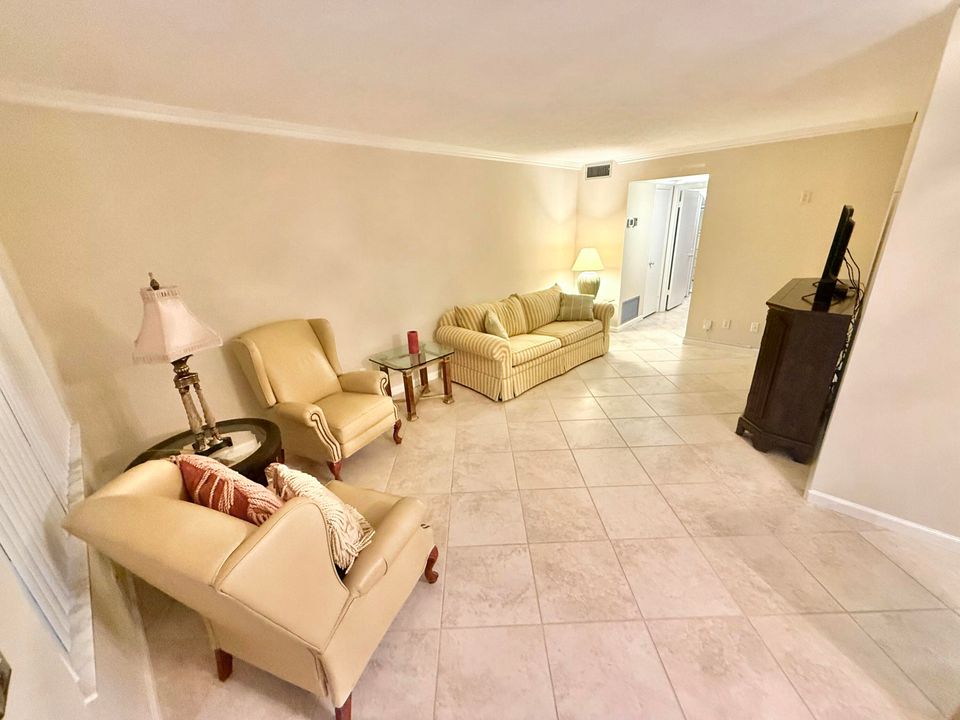 For Sale: $140,000 (1 beds, 1 baths, 750 Square Feet)