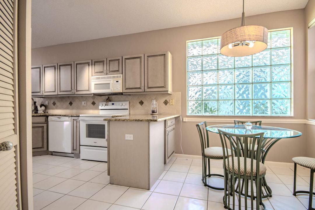 待售: $649,000 (3 贝兹, 2 浴室, 2205 平方英尺)