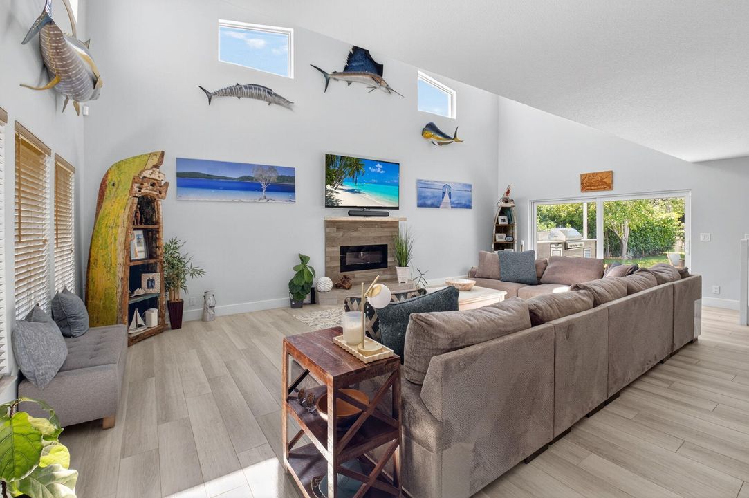 For Rent: $15,000 (4 beds, 2 baths, 2916 Square Feet)