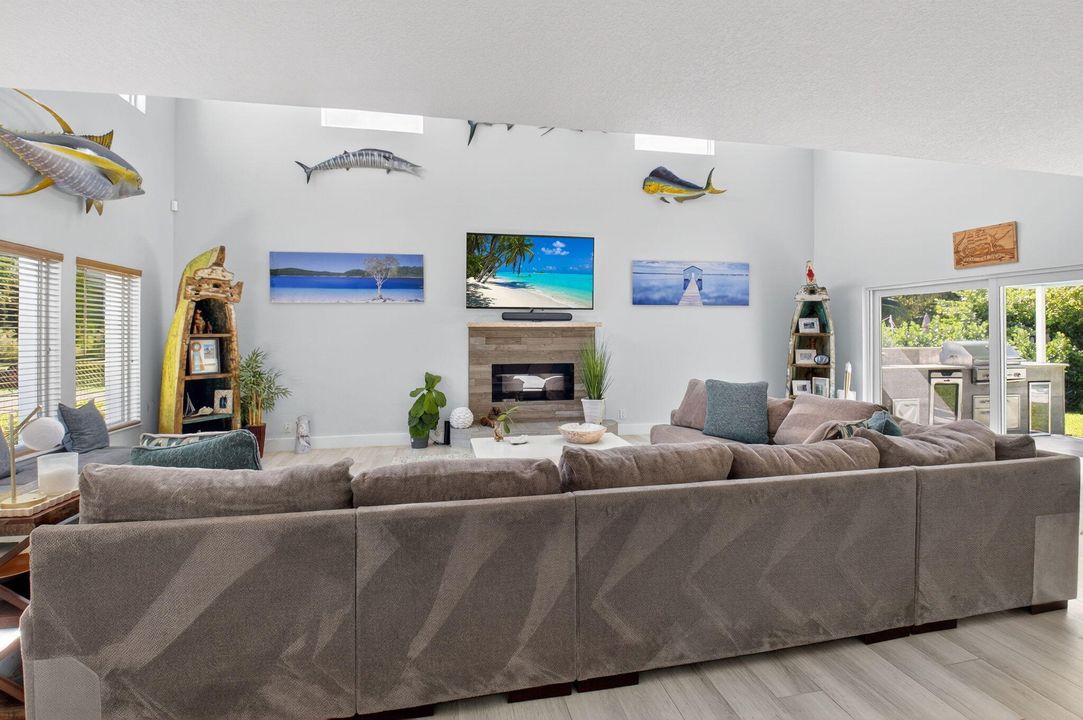 For Rent: $15,000 (4 beds, 2 baths, 2916 Square Feet)