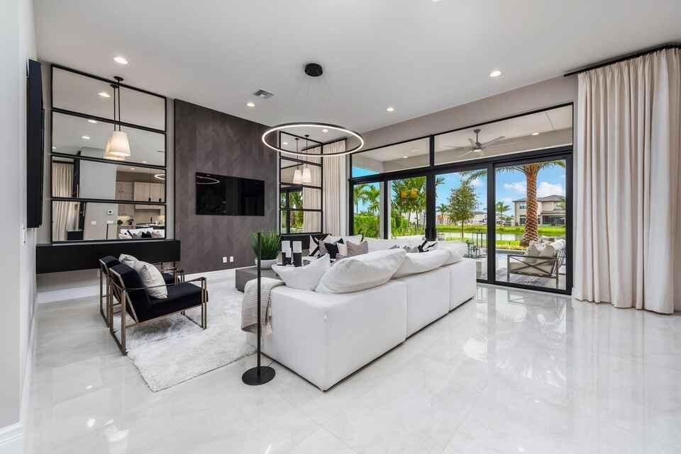 出租: $25,000 (5 贝兹, 5 浴室, 3956 平方英尺)