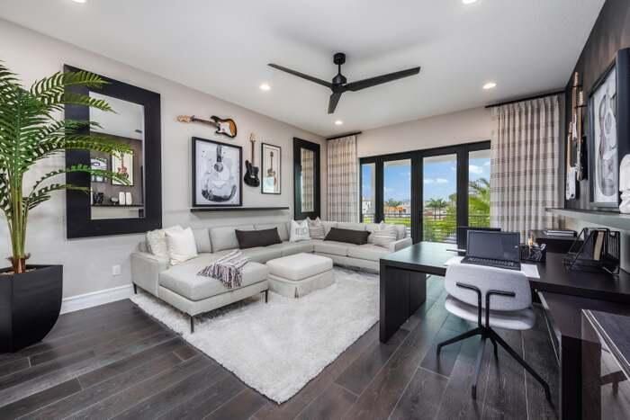 出租: $25,000 (5 贝兹, 5 浴室, 3956 平方英尺)