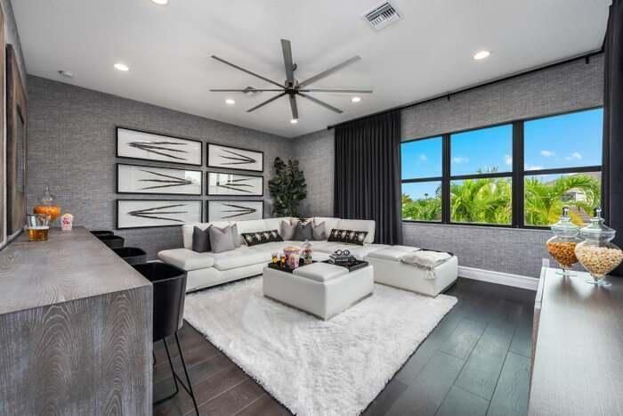 出租: $25,000 (5 贝兹, 5 浴室, 3956 平方英尺)