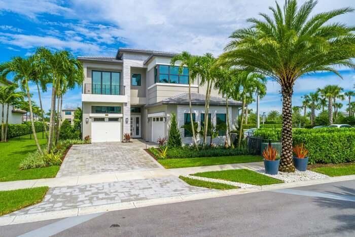 出租: $25,000 (5 贝兹, 5 浴室, 3956 平方英尺)