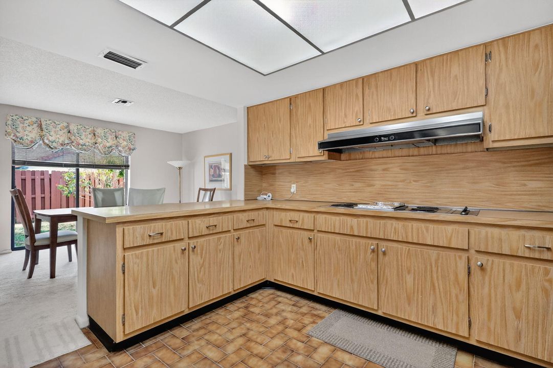 待售: $689,900 (4 贝兹, 2 浴室, 2495 平方英尺)