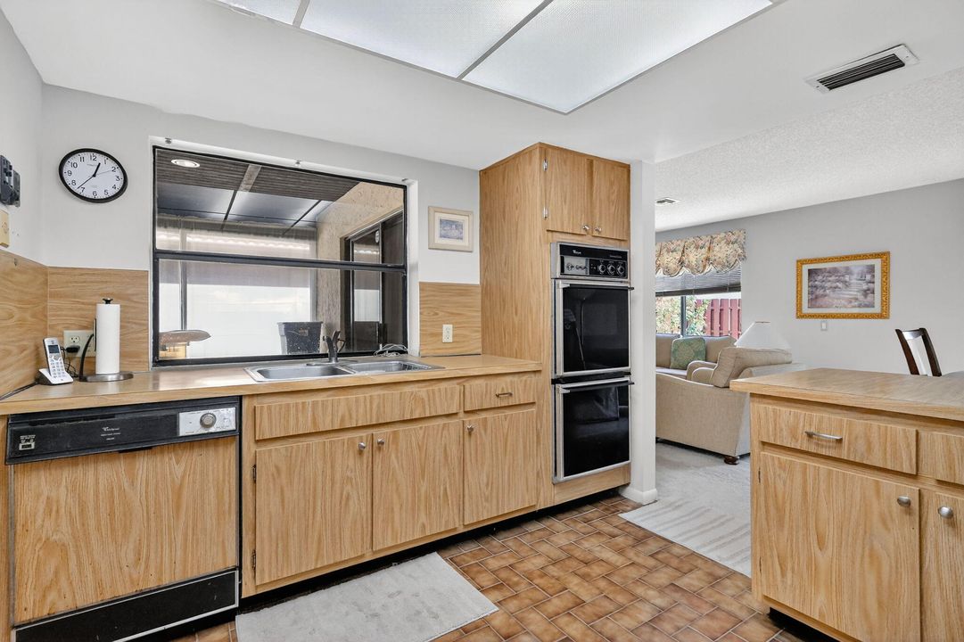 待售: $689,900 (4 贝兹, 2 浴室, 2495 平方英尺)