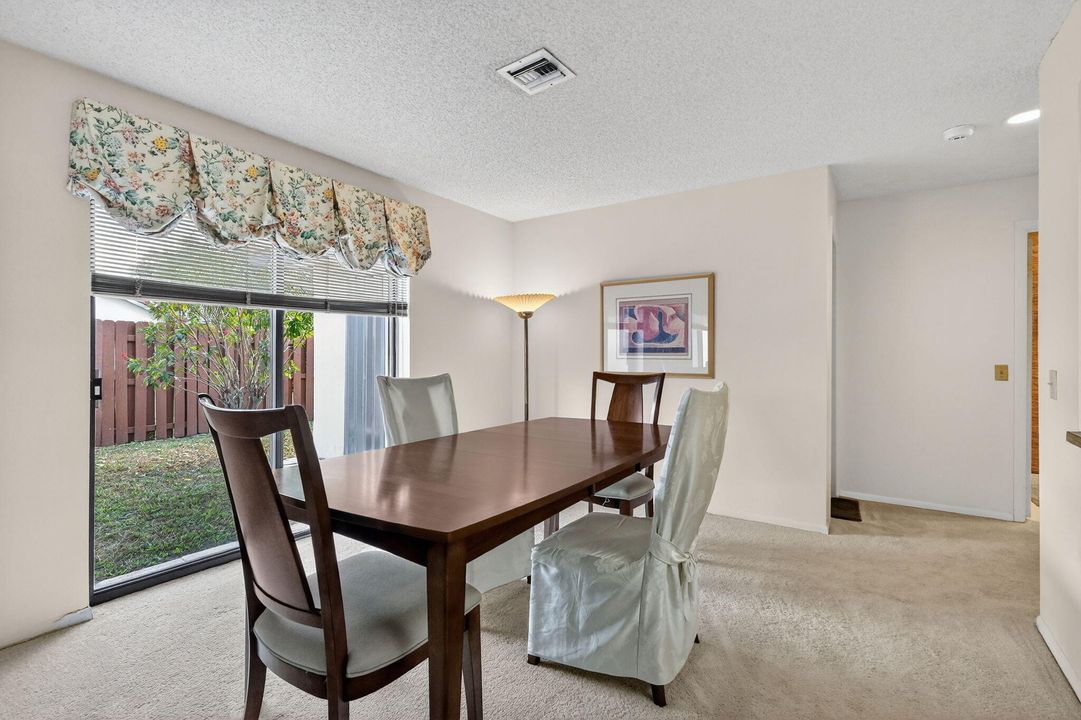 待售: $689,900 (4 贝兹, 2 浴室, 2495 平方英尺)