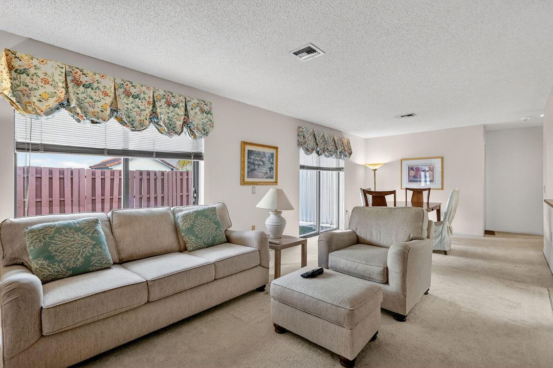 待售: $689,900 (4 贝兹, 2 浴室, 2495 平方英尺)