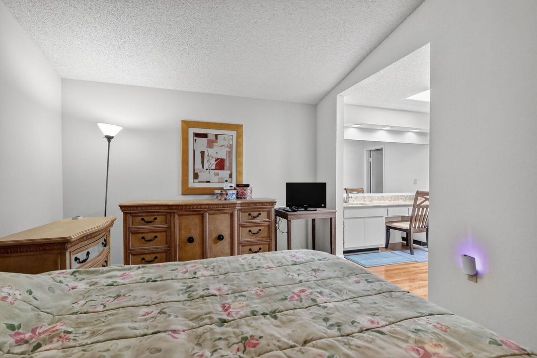 待售: $689,900 (4 贝兹, 2 浴室, 2495 平方英尺)