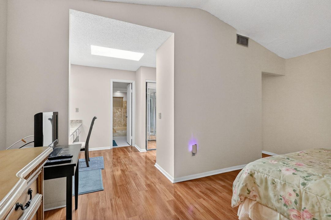 待售: $689,900 (4 贝兹, 2 浴室, 2495 平方英尺)